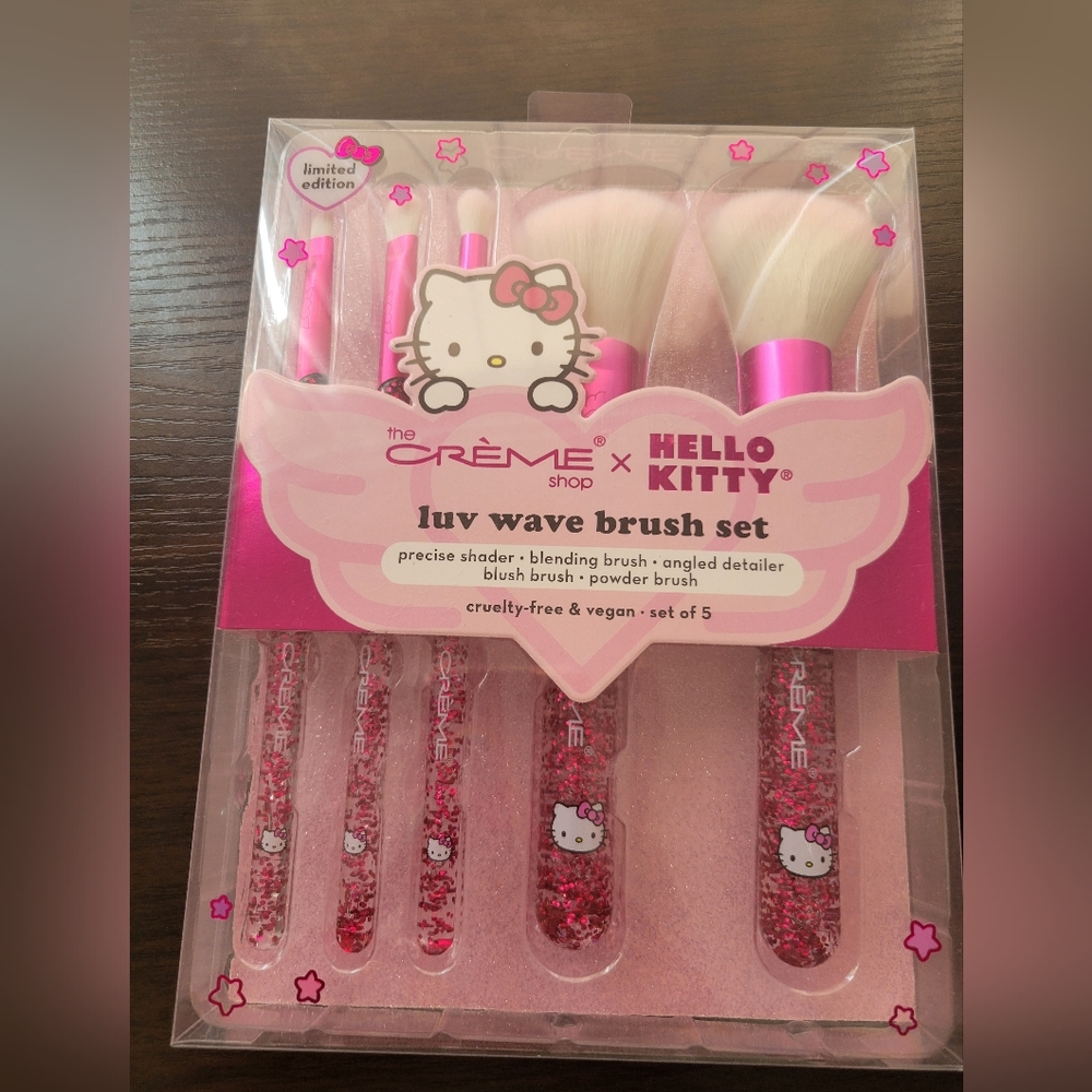 Creme x Hello Kitty Makeup Brushes